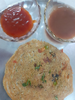 ઇન્સ્ટન્ટ રવા ઉત્તપમ (Instant Rava Uttapam Recipe In Gujarati) રેસીપી મુખ્ય ફોટો