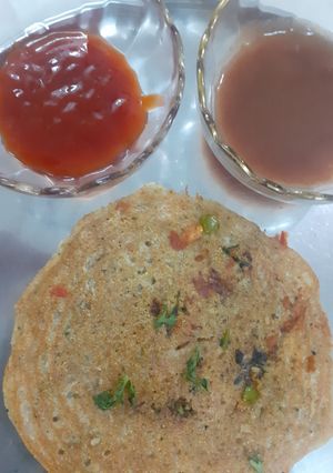 ઇન્સ્ટન્ટ રવા ઉત્તપમ (Instant Rava Uttapam Recipe In Gujarati) રેસીપી મુખ્ય ફોટો