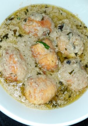 A picture of White gravy Egg korma.