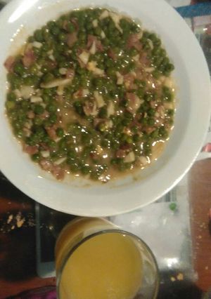 Foto principal de Guisantes con bacon de pavo y huevo