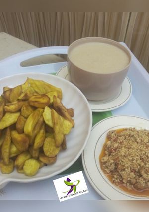 A picture of Fried potato with tofu sauce and kunun alkama.