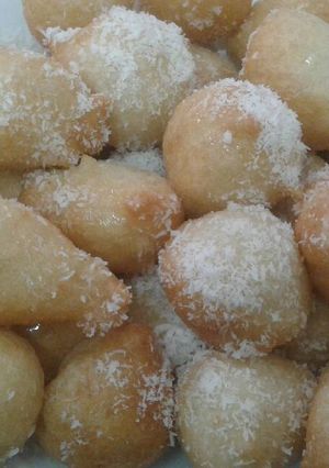 صورة لوصفة لقيمات بالنارجيل