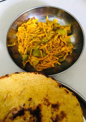 ગલકા સેવ નું શાક (Galka Sev Shak Recipe In Gujarati) રેસીપી મુખ્ય ફોટો