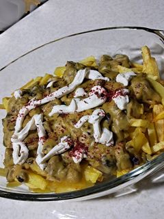 عکسی از دستور خوراک قارچ و سیب زمینی خامه ای