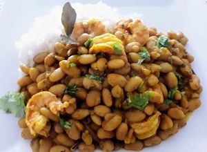 Una foto de Frejoles Camanejos (Canario) con Langostinos