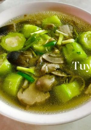 Hình của món Canh mướp nấu nấm rơm.