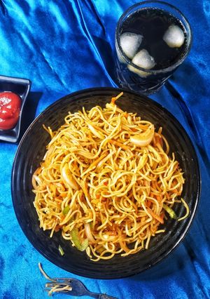 A picture of Desi Chinese noodles.