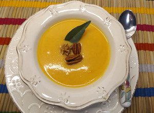 Foto principal de Crema de calabaza de otoño con cúrcuma