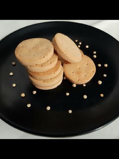 જુવાર કુકીઝ (Jowar Cookies Recipe In Gujarati) રેસીપી મુખ્ય ફોટો
