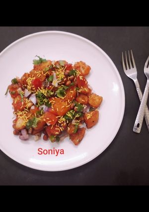 लाल आलू चाट (laal aloo chaat recipe in hindi) रेसिपी मुख्य फोटो