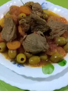 صورة لوصفة طاجين زيتون بالمرقة حمراء من المطبخ الجزائري 🇩🇿 🇩🇿