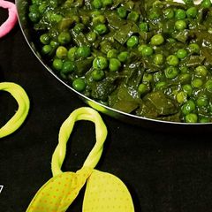 A picture of Capsicum pea palak curry.