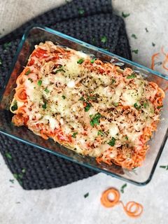 Una foto de Receta de espaguetis, con espirales de zanahorias atún y queso