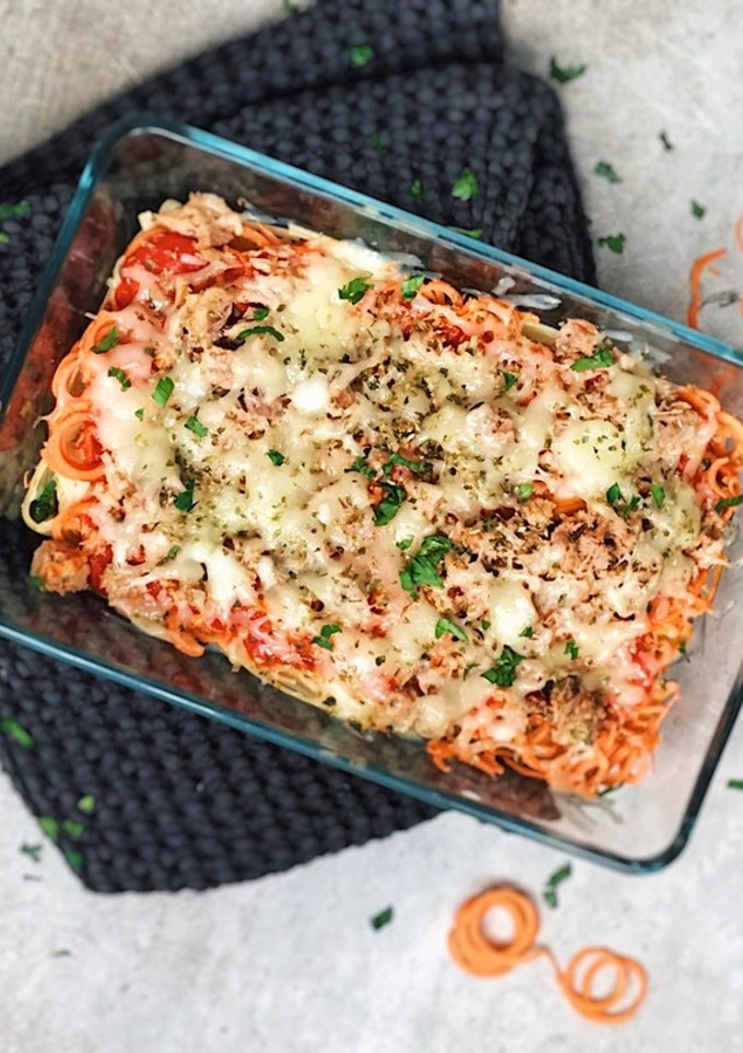 Una foto de Receta de espaguetis, con espirales de zanahorias atún y queso