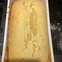 A picture of Lemon Pound Cake.