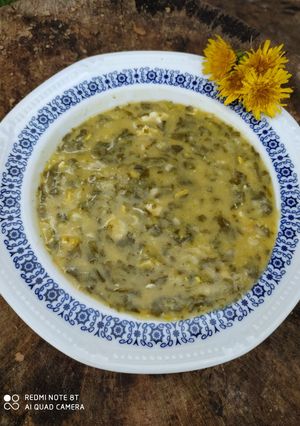 Sóska leves tojással rizzsel recept fotója