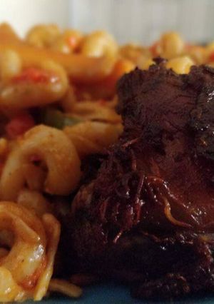 A picture of Macaroni with fried meat.