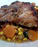 Bife de cerdo en salsa de maíz, tomate y zanahoria