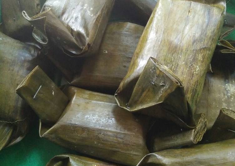 Bagaimana Membuat Lemper isi ayam Anti Gagal