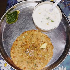 A picture of Stuffed cauliflower wheat Paratha.