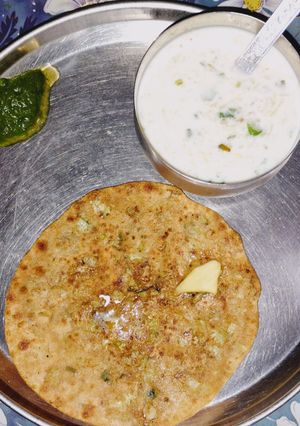 A picture of Stuffed cauliflower wheat Paratha.