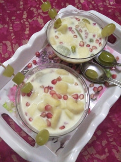 फ्रूट कस्टर्ड (Fruit custard recipe in Hindi) रेसिपी मुख्य फोटो