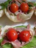 Figasitas abiertas diferentes (con mermelada de tomate y crudo)