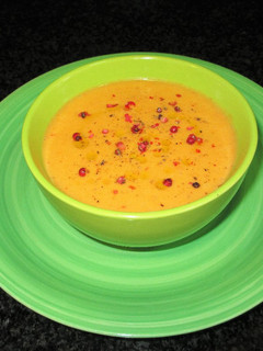 Una foto de Crema de calabaza con zanahorias y pimiento rojo