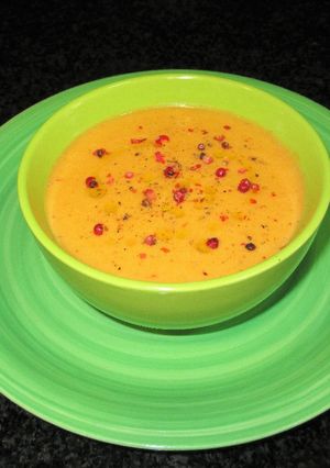 Foto principal de Crema de calabaza con zanahorias y pimiento rojo