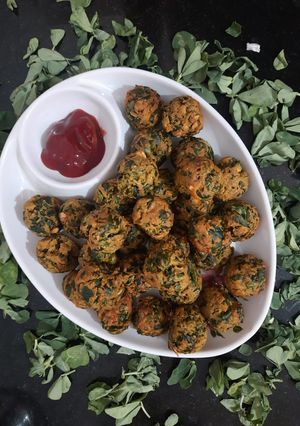 મેથી ના ફ્રાય ગોટા (Methi Fried Gota Recipe In Gujarati) રેસીપી મુખ્ય ફોટો