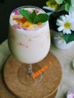 मँगो कस्टर्ड (mango custard recipe in marathi) रेसिपी चे मुख्य फोटो 