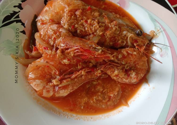 Bagaimana Menyiapkan 32.Udang Saus Pedas Anti Gagal
