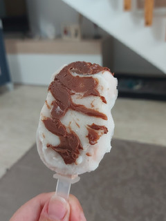Una foto de Helado de cereza y yogur