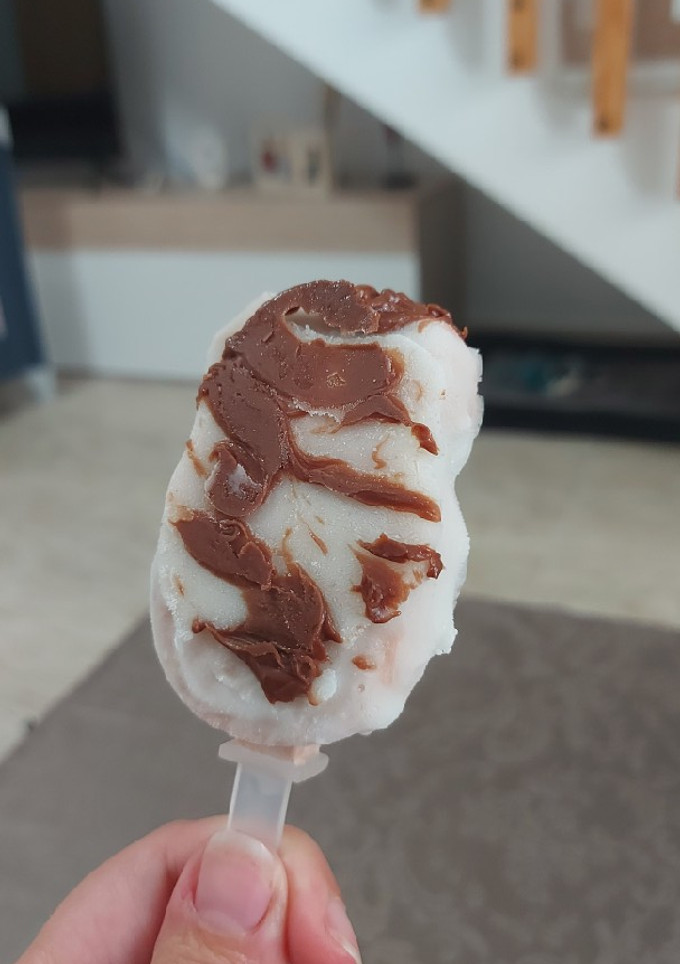 Una foto de Helado de cereza y yogur