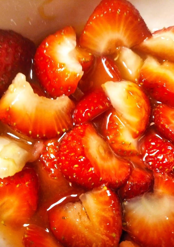 Una foto de Fresas maceradas en zumo de naranja