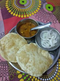 A picture of Chole bhature.