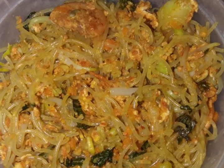 Bagaimana Menyiapkan Mie Hun Udang Telur yang Lezat Sekali