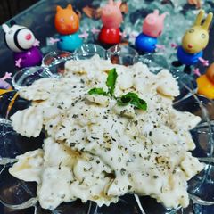 A picture of Cheesy White sauce pasta.