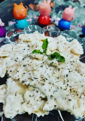 A picture of Cheesy White sauce pasta.