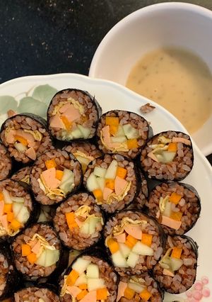 Hình của món Kimbap gạo lứt 😋.