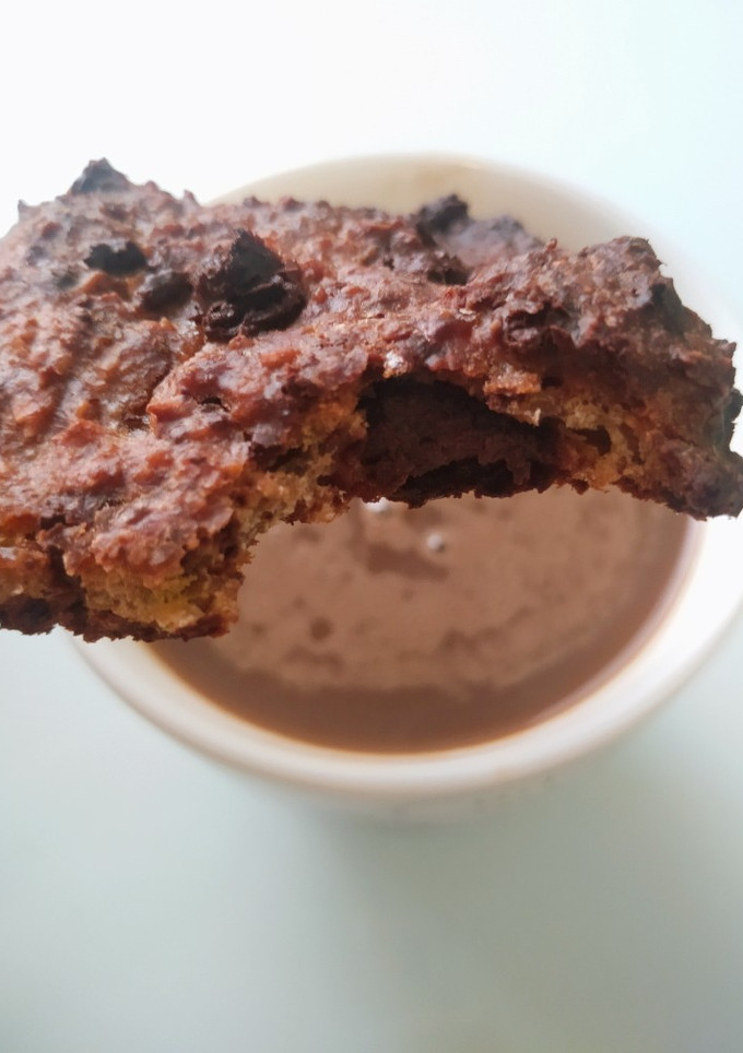 Una foto de Galletas de avena, plátano y chocolate