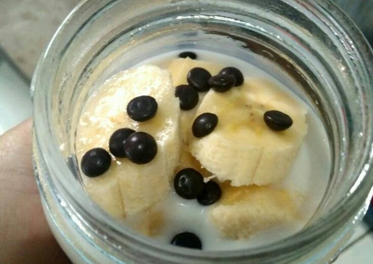 banana-overnight-oatmeal