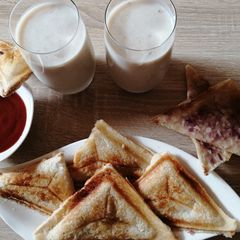 A picture of Onion sandwiches.