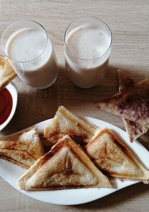 A picture of Onion sandwiches.