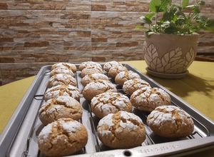 Una foto de Galletitas craqueladas de limón con harina integral