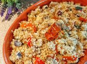 Una foto di cous cous alle verdure