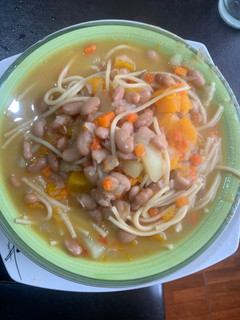 Una foto de Porotos con riendas