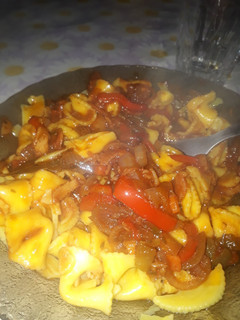 Una foto de Pastas con salsa con panceta