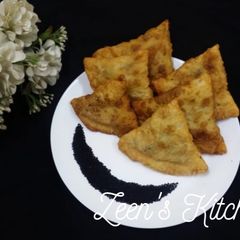 A picture of Aloo Samosas with Black Seeds/Kalonji wale Aloo Samose.