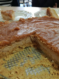 Una foto de Tarta de queso con chocolate y mantequilla de cacahuete